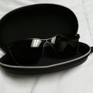 Black/ black matte sunglasses 😎